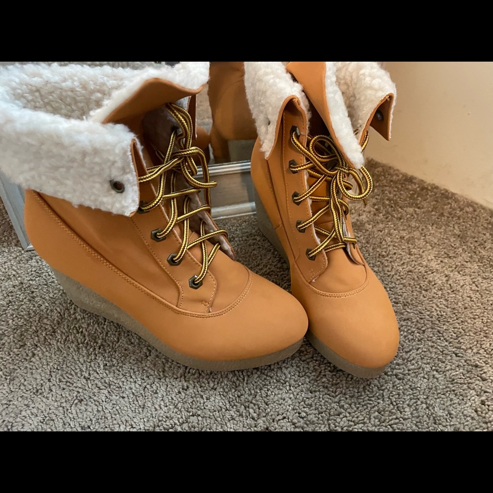 Wedge boots